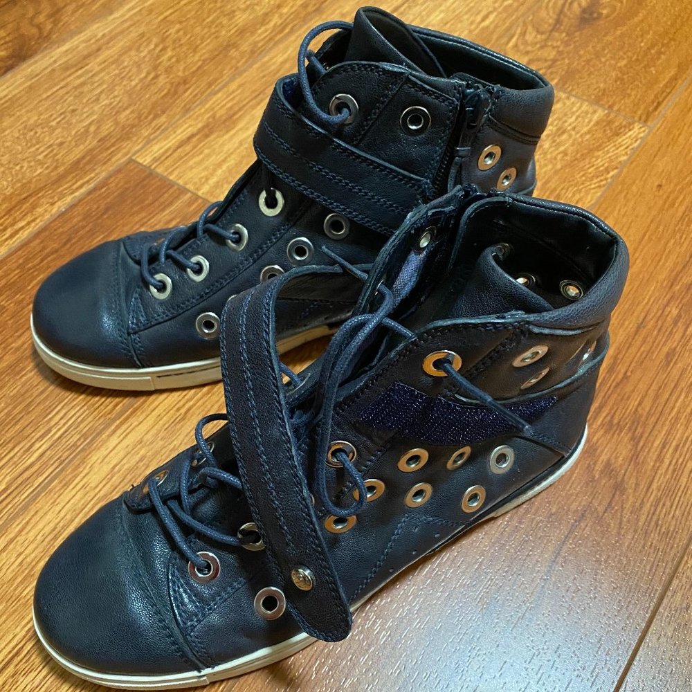 STEWART WEITSMAN (authentic) WOMANS SNEAKER